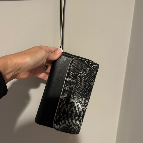 vera Bradley wristlet - Picture 2 of 9